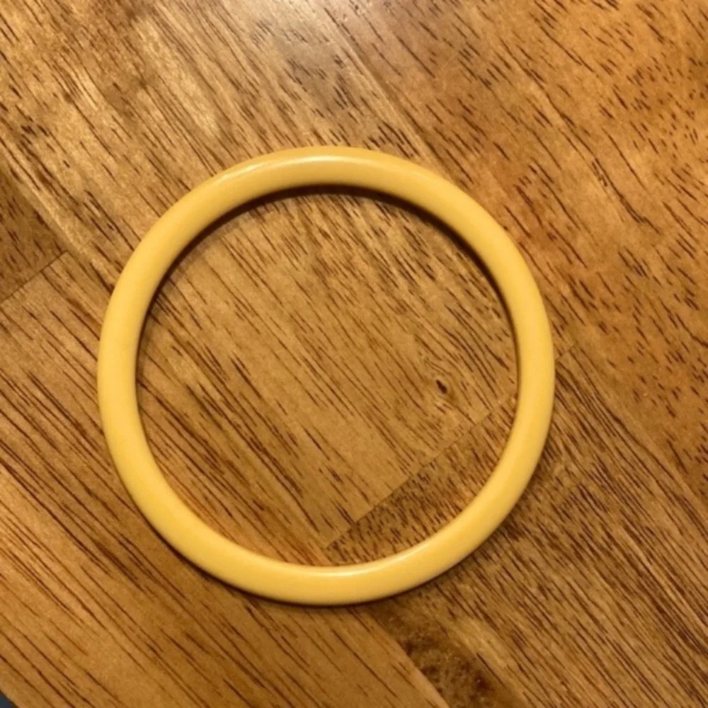 Set of 4 Bakelite Bangles